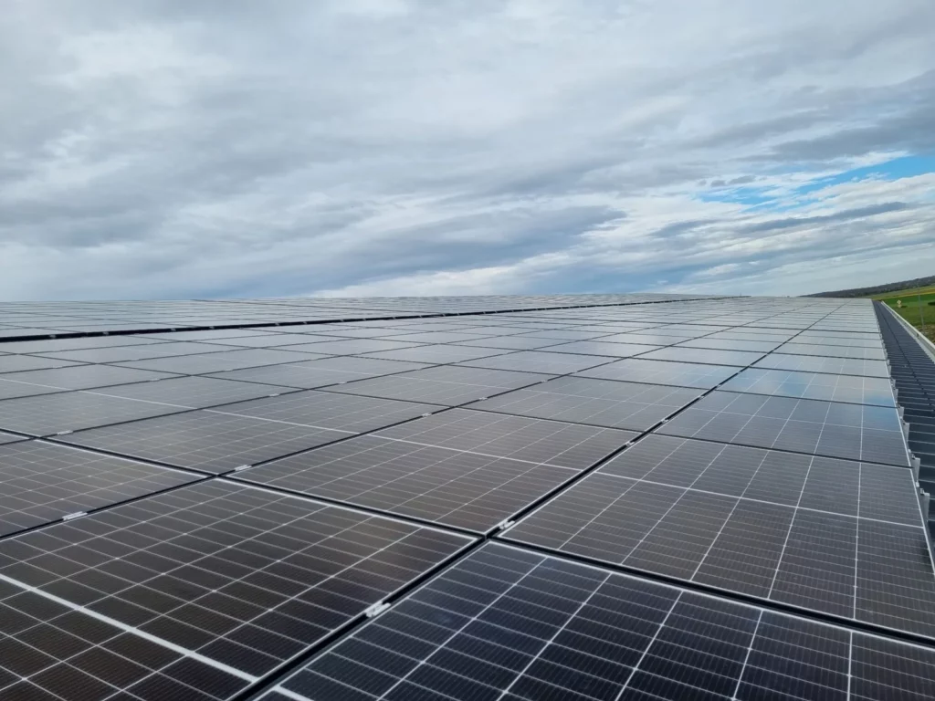 Installation photovoltaïque sur une grande toiture