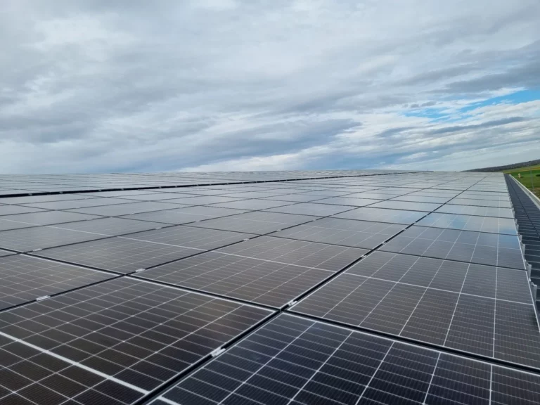 Installation photovoltaïque sur une grande toiture