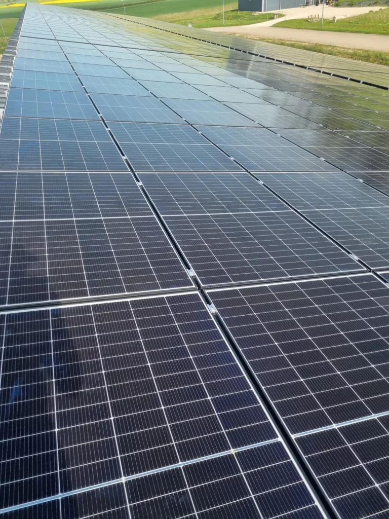 Installation photovoltaïque sur une grande toiture