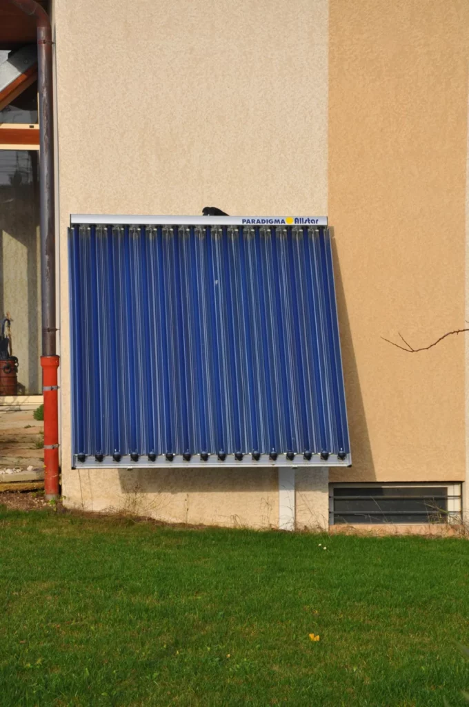 Capteurs solaires thermiques en façade